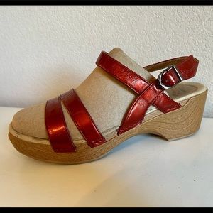 Sz 10 Dansko Suraya Platform Clog Sandal Cherry Red Patent Leather